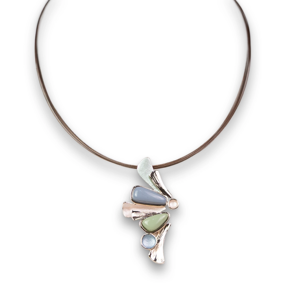 collana con pendente a forma di ventaglio dipinto a mano